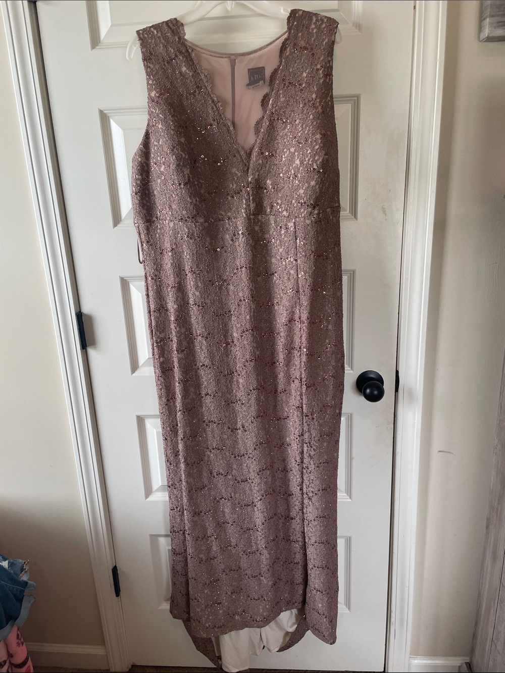 Sleeveless Lace Sequin V-Neck Evening Dress in Mauve